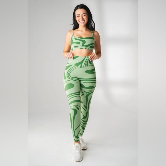 NWOT Cosmopolitan X Balance Athletica Vitality Pant in Botanical Green L - Picture 1 of 5
